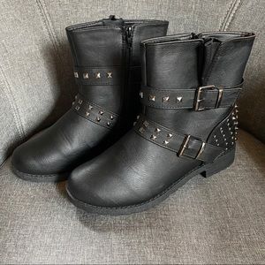 SOHO Girls Black Studded Ankle Combat Boot